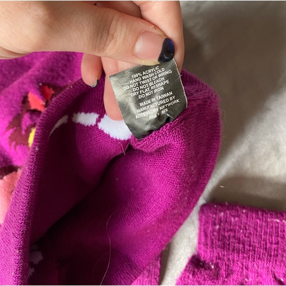 Disney Alice in Wonderland beanie & gloves set - Picture 6 of 8